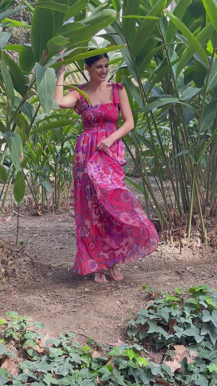 "GIRL GOT POCKETS" Gesmoktes Seiden Leinen Kleid - Pink Bloom