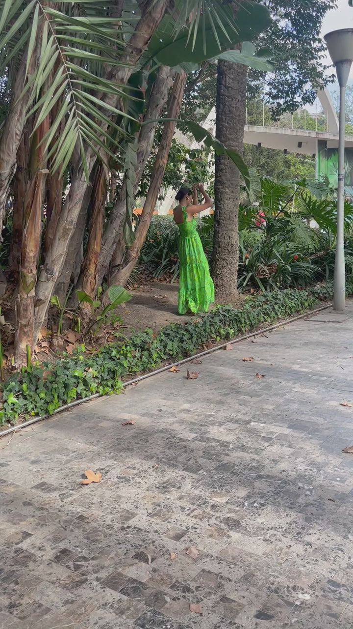 "GIRL GOT POCKETS" Gesmoktes Seiden-Leinen-Kleid – Lime Bloom