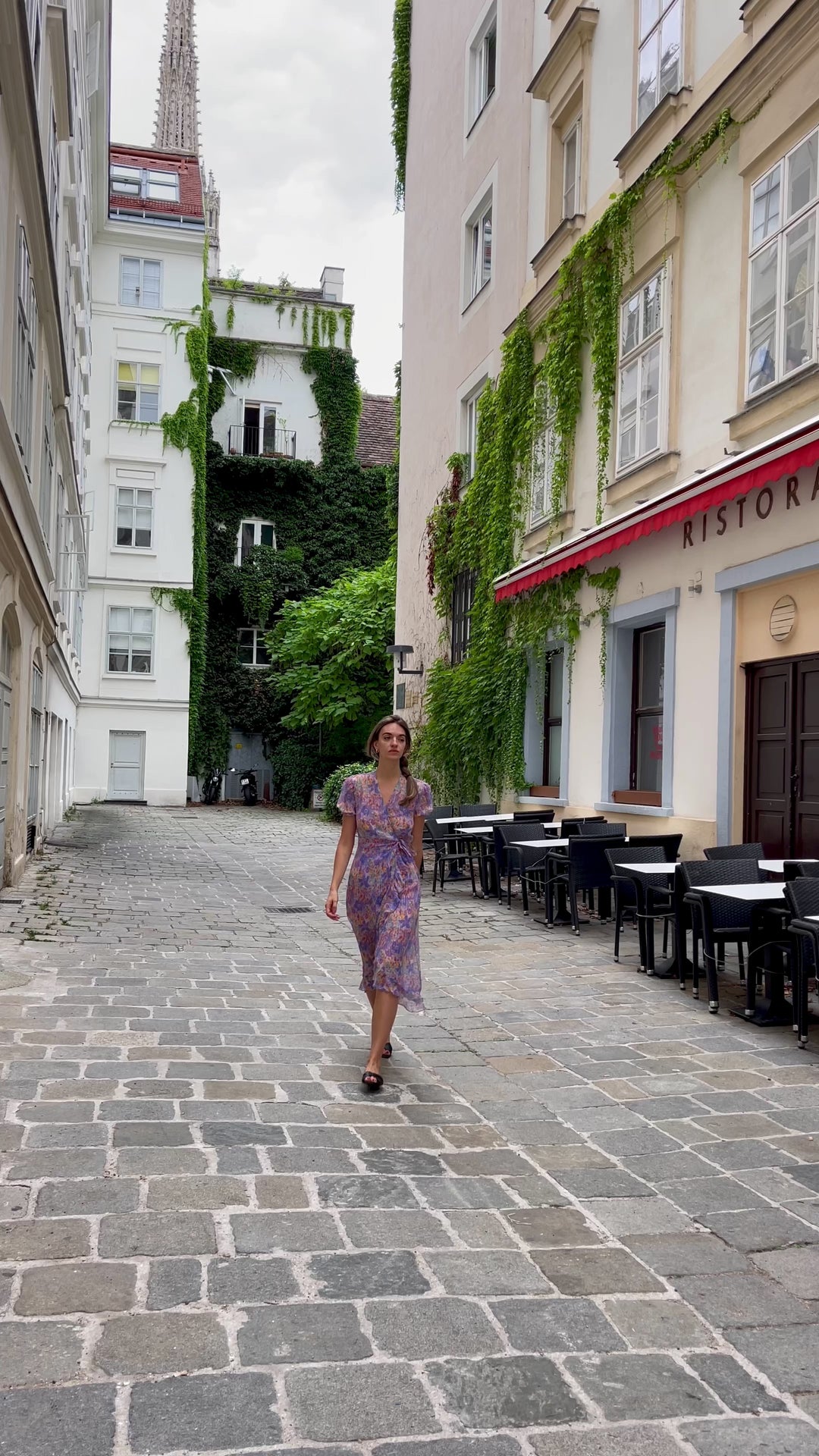 "VIENNA" Seiden-Wickelkleid Midi in LUCKY LILACS