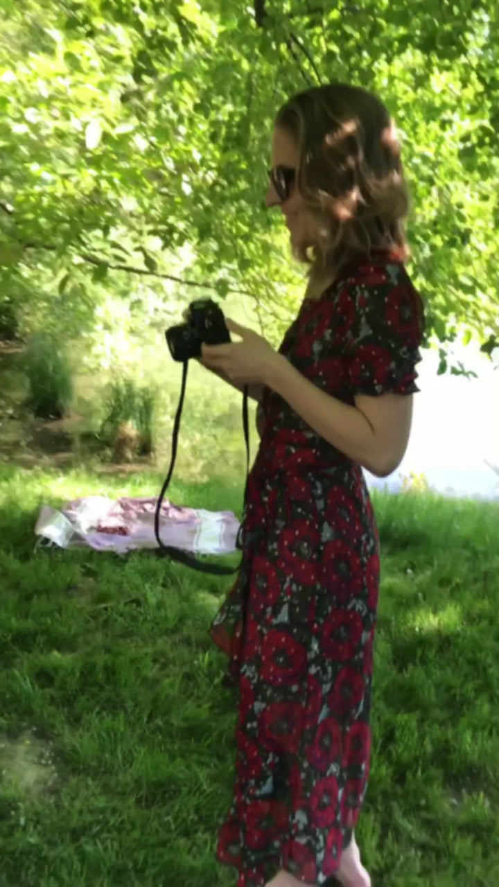 "VIENNA" Seiden Wickelkleid Midi in Florescence