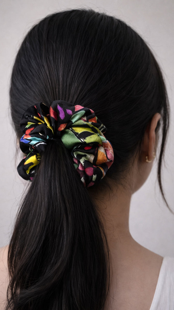 Silk Scrunchie - Azulejo Dark Introvertie VIENNA
